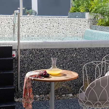 Апарт-готель Pearl Seabreeze 3*